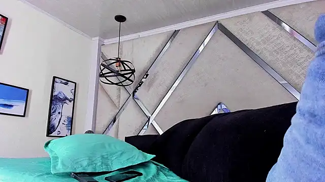 Snapshot of Damian09_ chatting on 11-17-25, 10:48 Damian09 online show from 11-17-25, 10:48