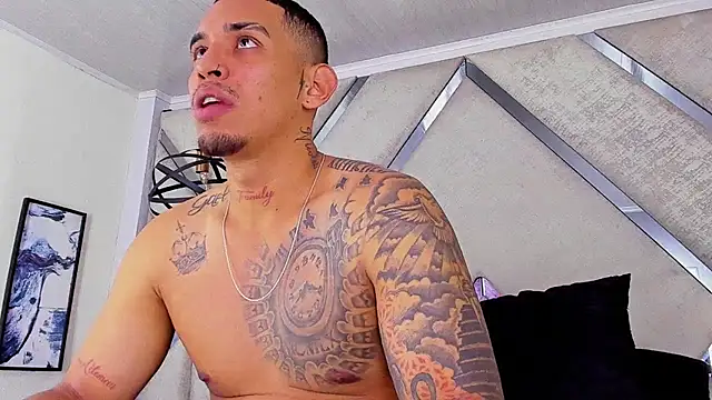 Snapshot of Damian09_ chatting on 11-27-25, 01:18 Damian09 online show from 11-27-25, 01:18