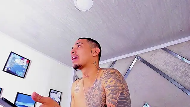 Snapshot of Damian09_ chatting on 12-15-25, 09:08 Damian09 online show from 12-15-25, 09:08