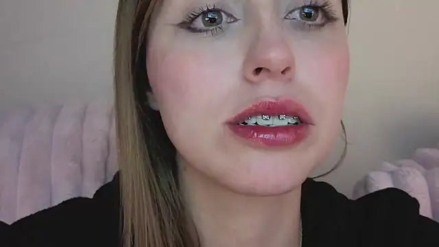 Snapshot of SofiaGc chatting on 01-14-26, 03:45 SofiaGc online show from 01-14-26, 03:45