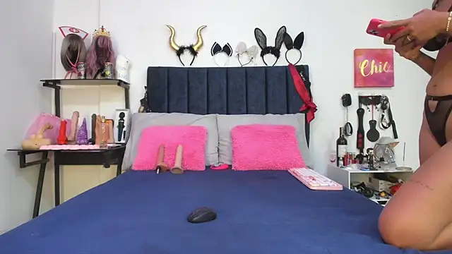 emmily giraldo online show from 11-29-25, 01:47