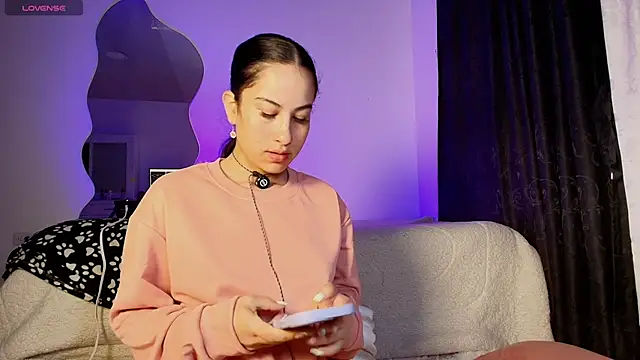 Snapshot of Madeline_Dreams chatting on 09-14-25, 09:19 Madeline Dreams online show from 09-14-25, 09:19