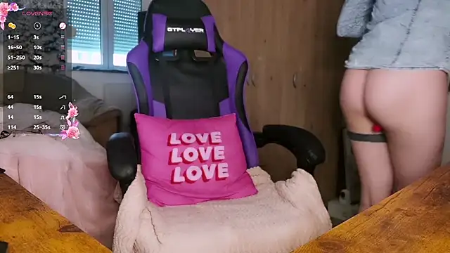 Snapshot of Caliiie-of chatting on 02-22-26, 07:19 Caliiie-of online show from 02-22-26, 07:19