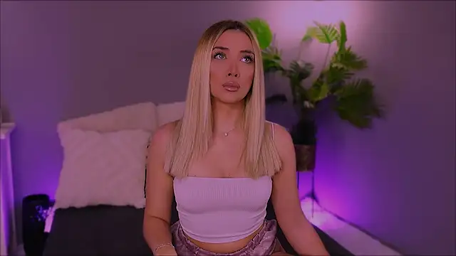 Snapshot of Jessielle chatting on 11-26-25, 03:40 Jessielle online show from 11-26-25, 03:40