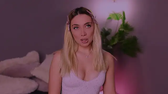 Snapshot of Jessielle chatting on 12-15-25, 07:34 Jessielle online show from 12-15-25, 07:34