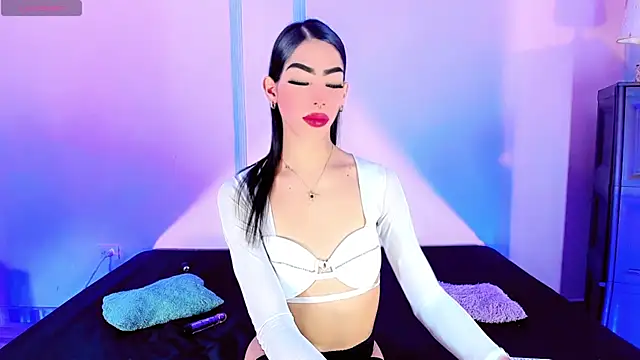 Snapshot of Tiffany_moonblack chatting on 11-22-25, 05:50 Tiffany moonblack online show from 11-22-25, 05:50