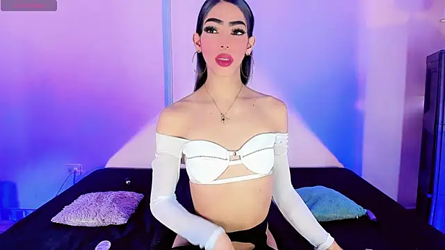 Snapshot of Tiffany_moonblack chatting on 11-22-25, 05:56 Tiffany moonblack online show from 11-22-25, 05:56