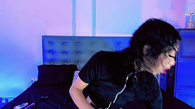 Snapshot of Tiffany_moonblack chatting on 11-27-25, 05:31 Tiffany moonblack online show from 11-27-25, 05:31