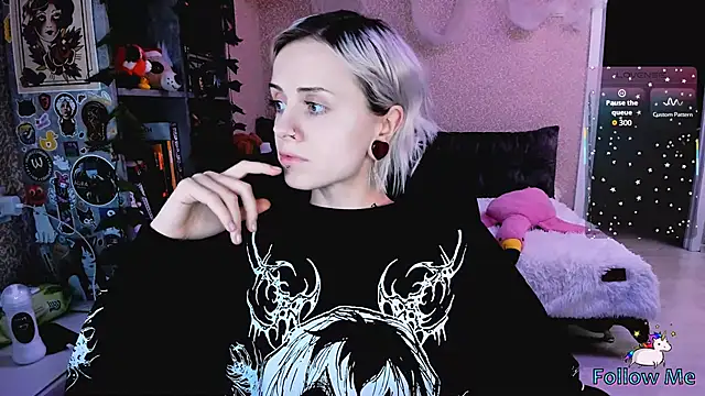 NaniMoore online show from 11-12-25, 08:08