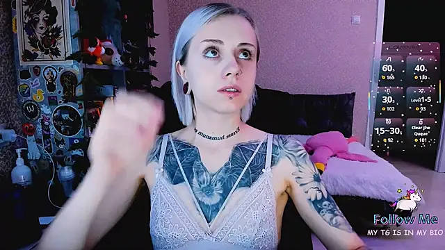 NaniMoore online show from 12-14-25, 09:08