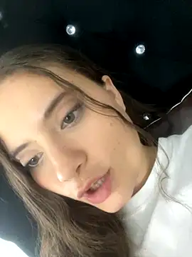 Snapshot of auroraa_sexy chatting on 10-15-25, 05:35 auroraa sexy online show from 10-15-25, 05:35