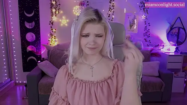 Moonlight Mia online show from 03-08-25, 07:20