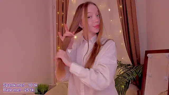 Snapshot of VioletMills chatting on 10-19-25, 01:39 VioletMills online show from 10-19-25, 01:39