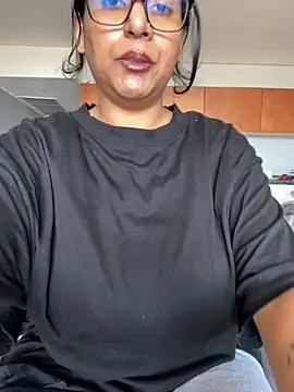 Indianbutter11 online show from 11-18-25, 08:19