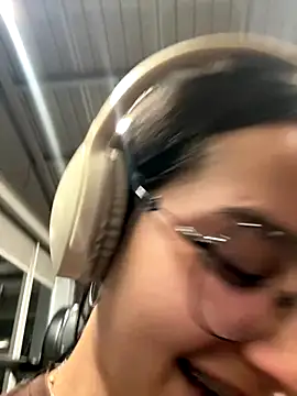  vaness online show from 11-28-25, 05:10