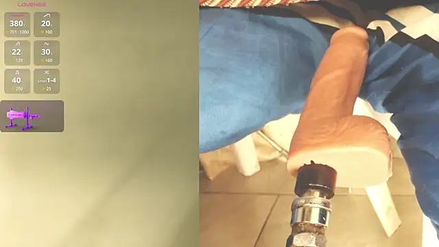 Snapshot of aleja20_- chatting on 03-02-26, 04:36 aleja20 - online show from 03-02-26, 04:36