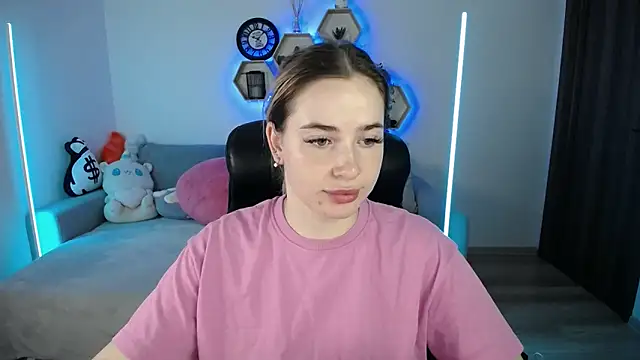 SabrinViolet online show from 10-17-25, 08:06