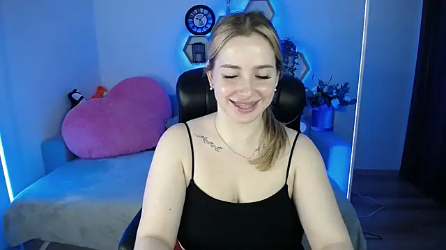 SabrinViolet online show from 11-28-25, 09:12