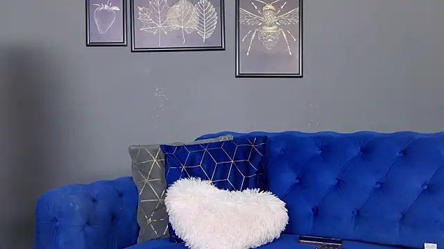 AnneHove online show from 04-15-26, 04:19