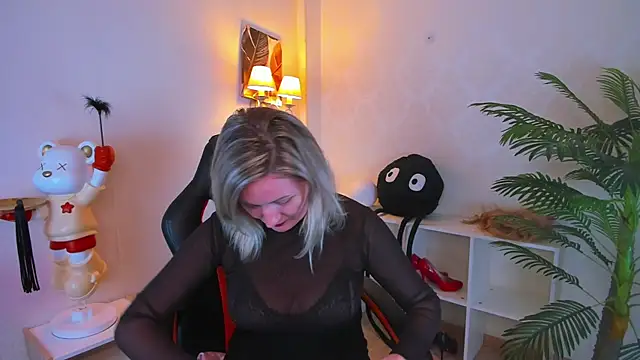 Snapshot of AriFleow chatting on 10-24-25, 11:50 AriFleow online show from 10-24-25, 11:50