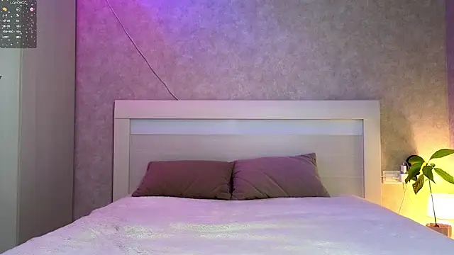 MaxMia online show from 03-23-26, 04:00