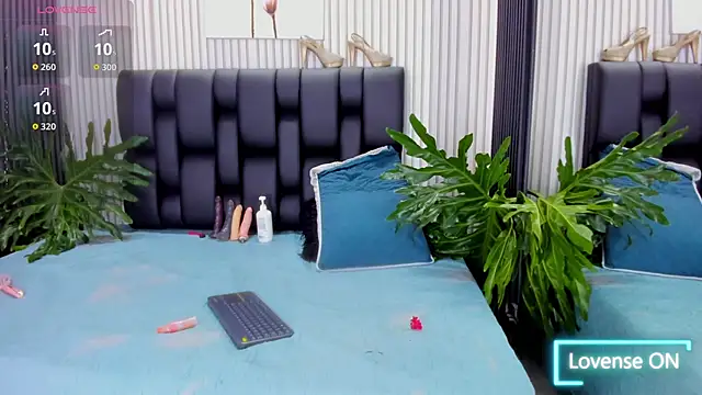 PamelaAnderson 2 online show from 10-17-25, 03:53