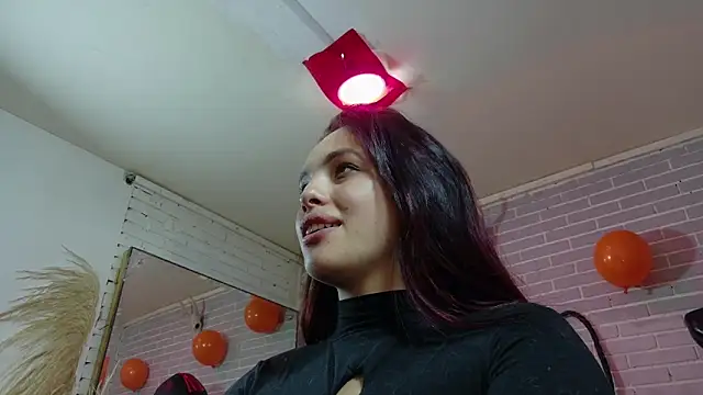 Snapshot of elizatexx chatting on 10-22-25, 02:06 elizatexx online show from 10-22-25, 02:06