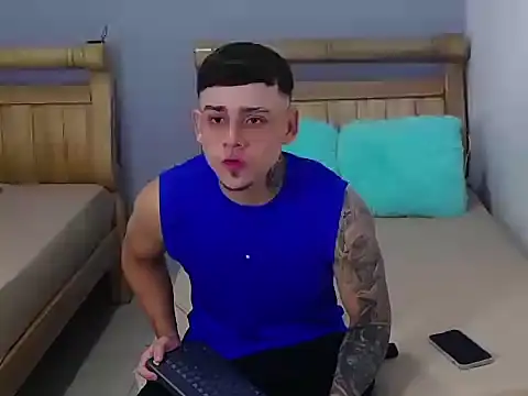 Snapshot of nino_rousse chatting on 10-21-25, 05:30 nino rousse online show from 10-21-25, 05:30