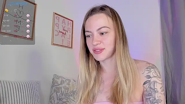 Snapshot of damn_cutie chatting on 10-27-25, 04:33 damn cutie online show from 10-27-25, 04:33