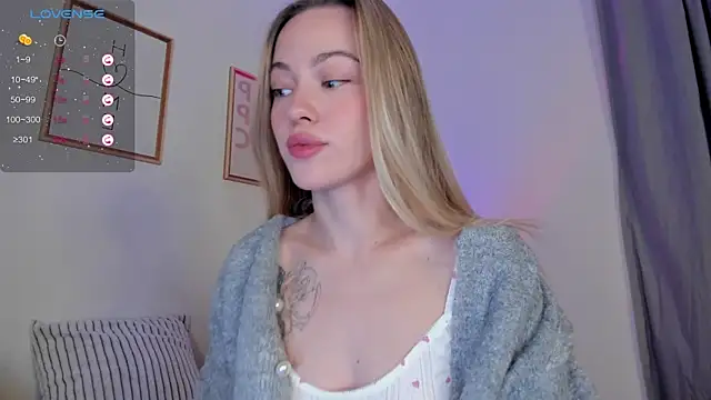 Snapshot of damn_cutie chatting on 11-12-25, 04:29 damn cutie online show from 11-12-25, 04:29