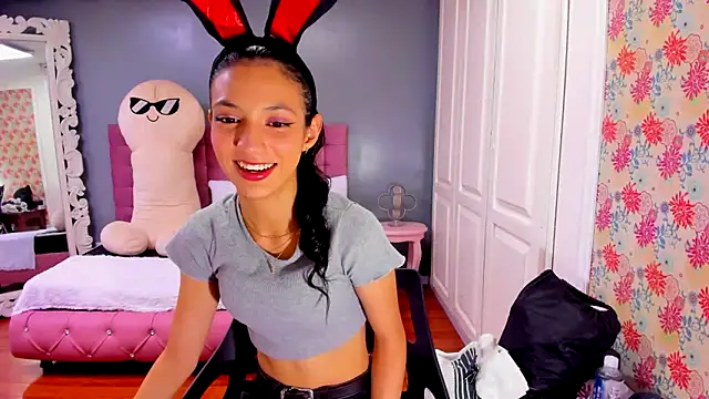 Snapshot of Iris_Stone_ chatting on 02-13-25, 06:16 Iris Stone online show from 02-13-25, 06:16