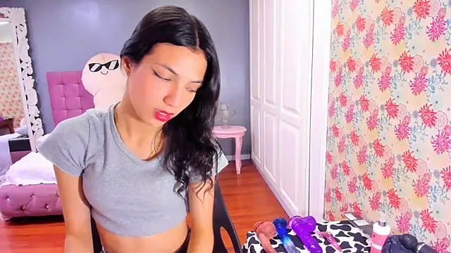 Snapshot of Iris_Stone_ chatting on 03-04-25, 04:30 Iris Stone online show from 03-04-25, 04:30