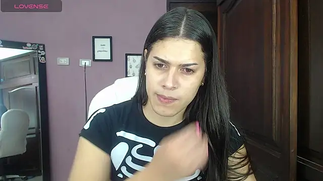 Snapshot of Luciana_Ortiz1 chatting on 02-08-25, 02:38 Luciana Ortiz1 online show from 02-08-25, 02:38
