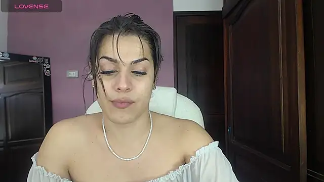 Snapshot of Luciana_Ortiz1 chatting on 02-28-25, 03:48 Luciana Ortiz1 online show from 02-28-25, 03:48
