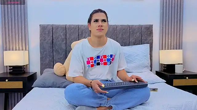 Snapshot of Luciana_Ortiz1 chatting on 11-04-25, 02:05 Luciana Ortiz1 online show from 11-04-25, 02:05