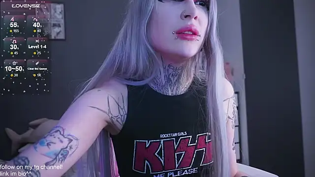 fraulein mooon online show from 12-17-25, 05:52