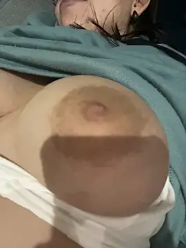 Snapshot of VioletPearson chatting on 11-20-25, 02:45 VioletPearson online show from 11-20-25, 02:45