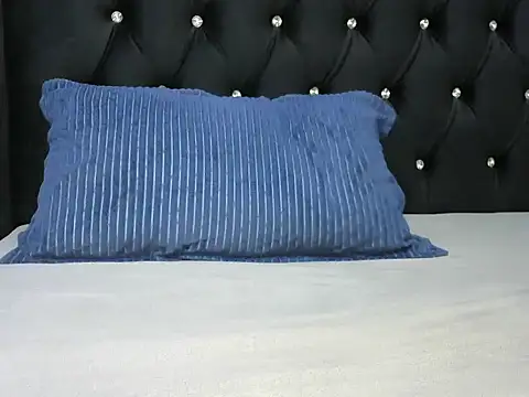 Cryaluna online show from 10-19-25, 09:21