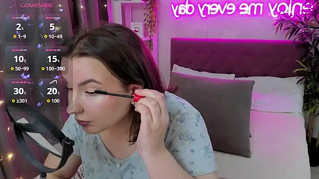 FeralPeach online show from 10-25-25, 05:04