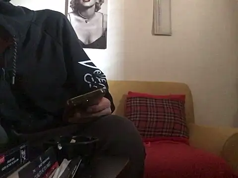 Snapshot of DragonPink chatting on 01-06-25, 01:30 DragonPink online show from 01-06-25, 01:30