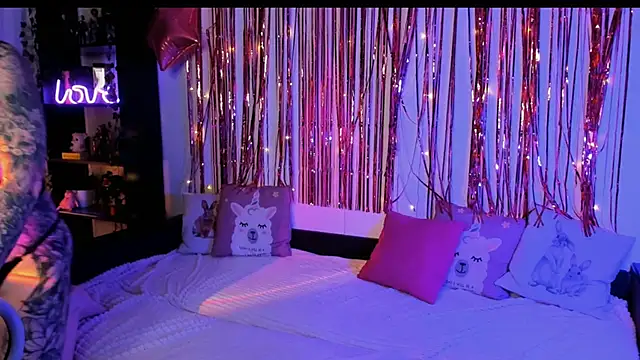 Snapshot of Magic_Allie chatting on 10-15-25, 07:47 Magic Allie online show from 10-15-25, 07:47