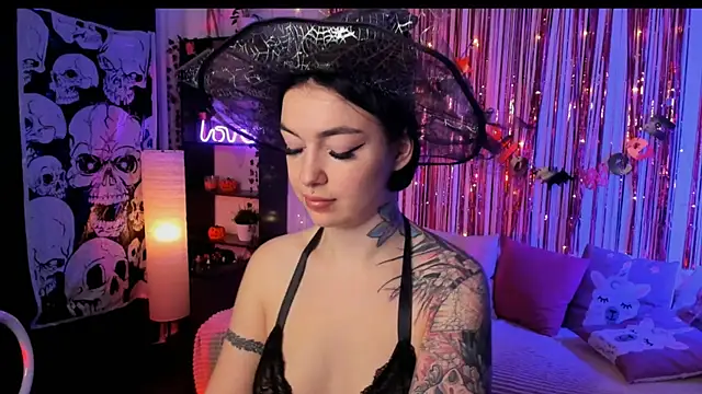 Snapshot of Magic_Allie chatting on 10-25-25, 07:52 Magic Allie online show from 10-25-25, 07:52