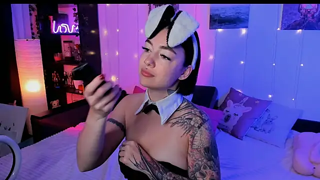 Snapshot of Magic_Allie chatting on 11-16-25, 06:19 Magic Allie online show from 11-16-25, 06:19