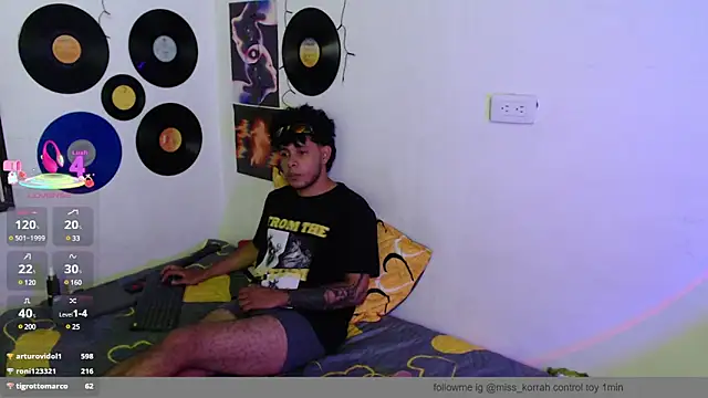 Snapshot of MissKorah chatting on 03-23-25, 04:27 MissKorah online show from 03-23-25, 04:27