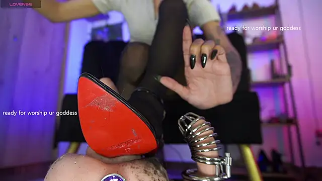 MissKorah online show from 11-30-25, 10:58