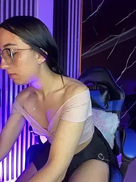 Ady 18 online show from 10-20-25, 07:58