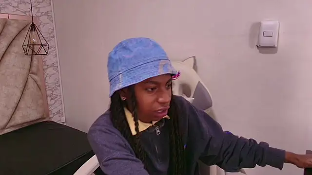 Queen perla  online show from 12-04-25, 11:19