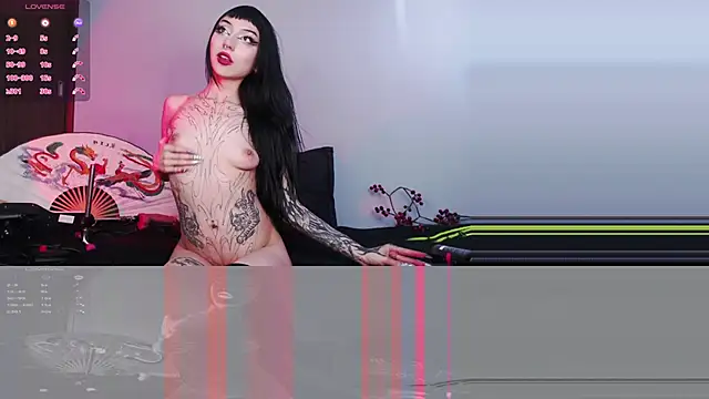 Snapshot of catipetite chatting on 02-08-25, 09:57 catipetite online show from 02-08-25, 09:57