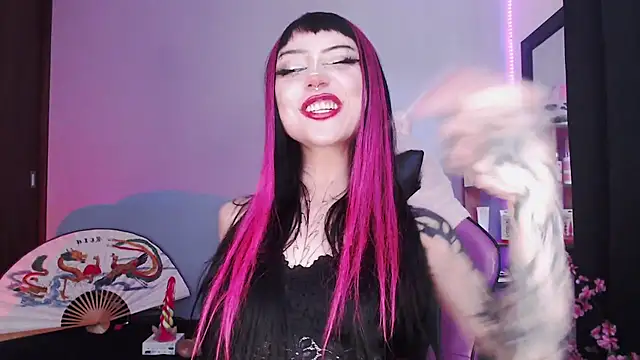 Snapshot of catipetite chatting on 02-14-25, 07:23 catipetite online show from 02-14-25, 07:23