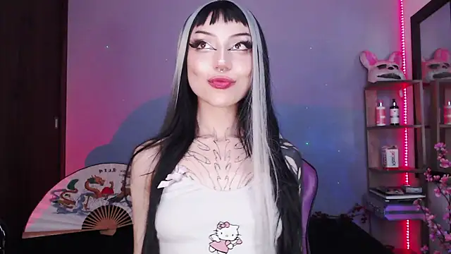 Snapshot of catipetite chatting on 02-20-25, 11:32 catipetite online show from 02-20-25, 11:32